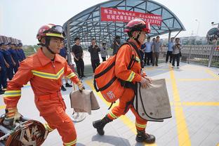 阿里纳斯：巅峰艾弗森需5个人一起防 他的心态和威少是一样的